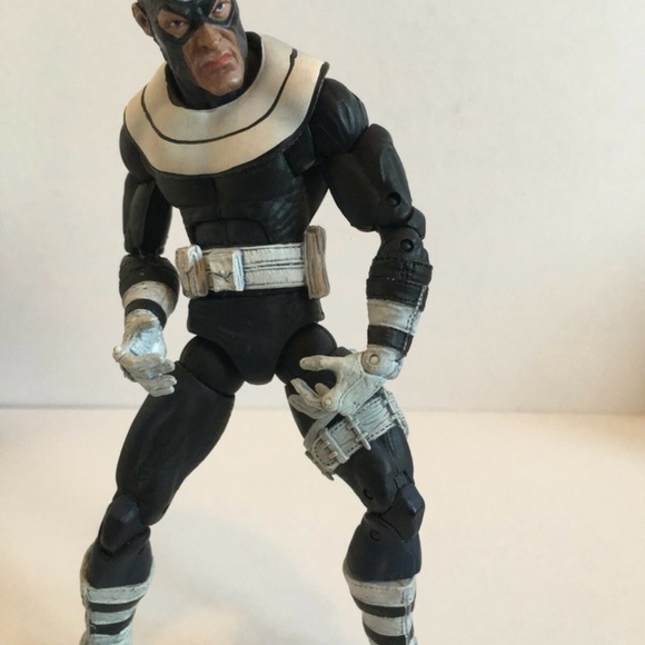 #0822+ Marvel Legends Bullseye Figure with Comic - Picture 4 of 5